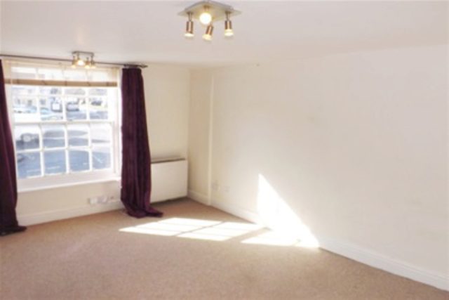  Image of 1 bedroom Studio flat to rent in Wallingford Street Wantage OX12 at Wantage, OX12 8AU